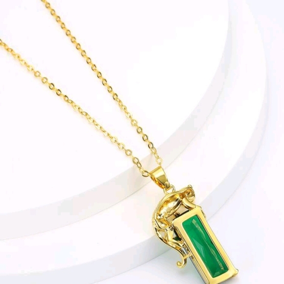 Elegant Gold and Green Pendant Necklace - Picture 1 of 5